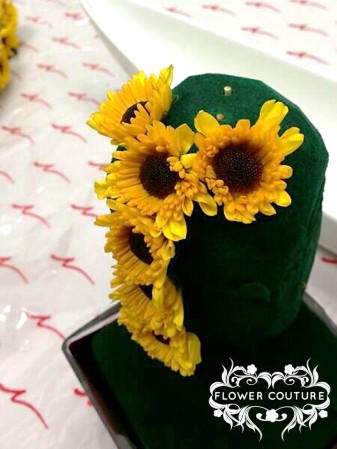 Get these yellow pom  pom flowers with the brown centers, they are easy to work with and they look so much like pineapple tarts! (gonna need a pineapple tart soon). Assemble your pom pom flower in near rows, covering the entire oblong sponge.